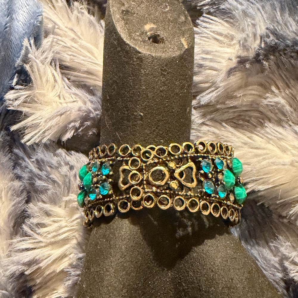 Antique Inspire Brass Tone Capri Blue Rhinestone Hearts Gem Cuff  Bracelet - Picture 6 of 12